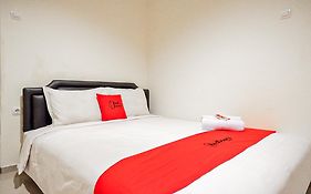 Reddoorz Near Ambarrukmo Plaza Mall